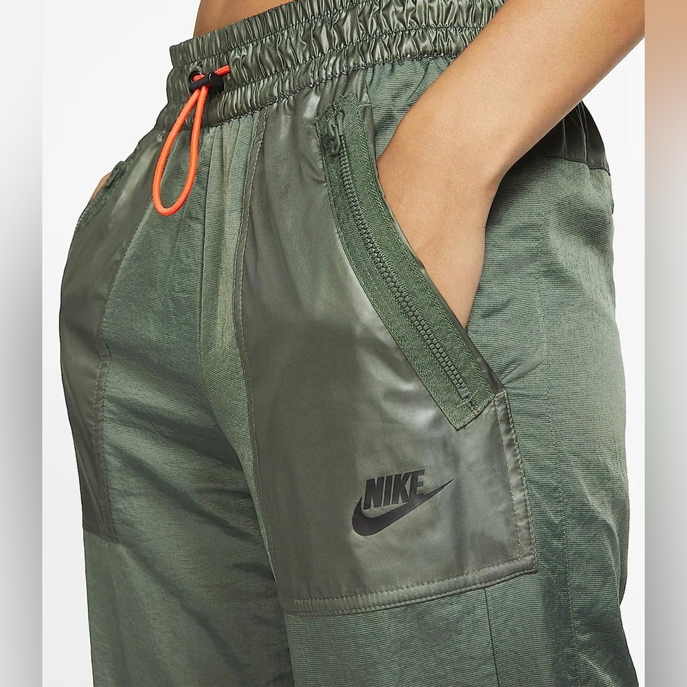 Nike Womens Jogger - size small